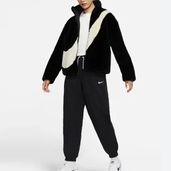Nike Faux Fur Swoosh Jacket Women’s Medium - Picture 4 of 13